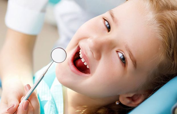 دندانپزشکی اطفال چیست؟ و چه خدماتی ارائه میکند؟